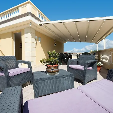 Colombo Aparthotel 3*